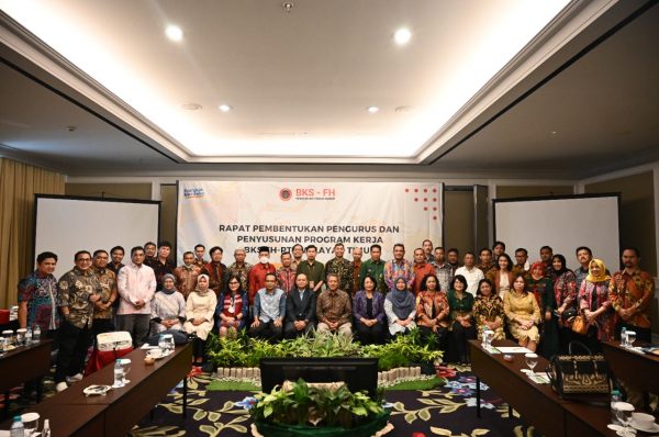 Rapat Nasional Badan Kerja Sama Fakultas Hukum PTN Wilayah Timur ...